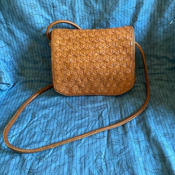 Day and mood chevron weave flap crossbody bag - Picture 1 of 6